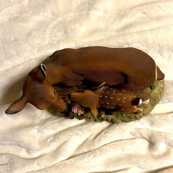 HOMCO. 1979 Vintage Masterpiece Porcelain Doe and Baby Fawn Deer Figurine. - Picture 2 of 11